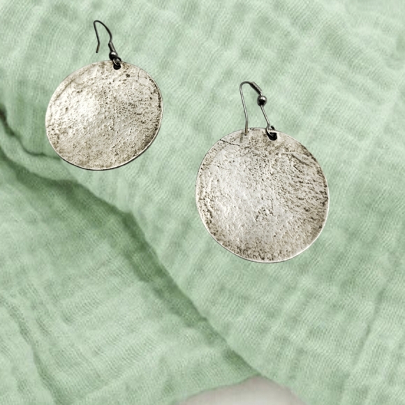 🌲10/$20. Silver Tone Earrings - Picture 4 of 4